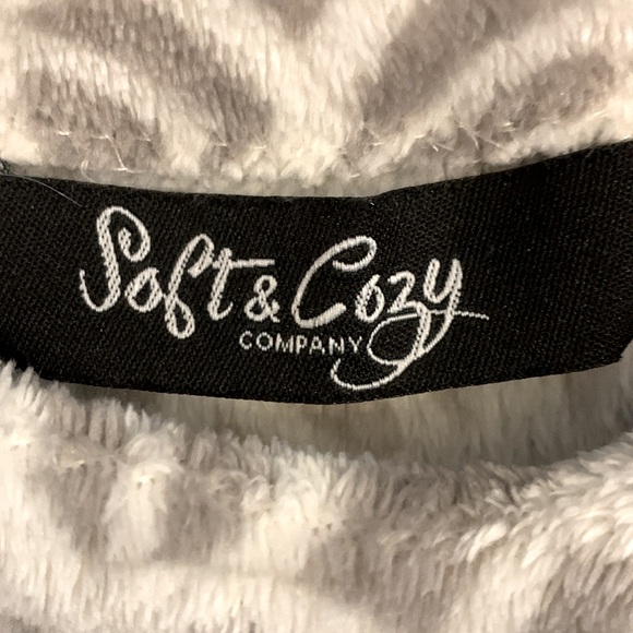 Soft & Cozy Company Hooded Blanket Fleece Hoodie - Picture 4 of 9